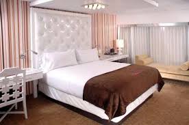 Bedroom Design with Stylish White Leather Bed - Home Interior ...