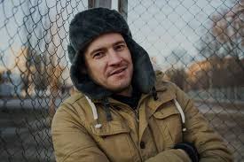 Картинки по запросу Молодой человек в шапке