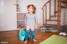 little pee girl|Shutterstock
