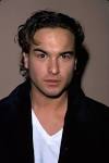 http://i2.listal.com/image/672836/936full-johnny-galecki.jpg