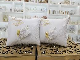 Vaizdo rezultatas pagal užklausą „wedding pillows“