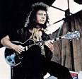 http://guitar-licks-n-tricks.com/wp-content/uploads/2010/03/prog_robert-fripp.jpg
