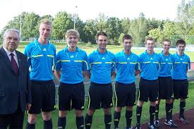 Einige Bayreuther Referees um den ehemaligen Obmann Alfred Zeilner (links). anpfiff.info. Hallo liebe Fußballfreunde. Jeder der sich für Fußball ...