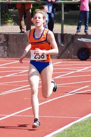 ... fuhr mit 520 Zählern die höchste Einzel-Punktzahl des Teams ein. Linda Hennig im Alleingang über 800 m auf 2:28, 37 Min. Vanessa Kühne, die ebenfalls ... - 2008-DSMM-080504-099%20(2)