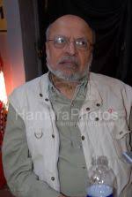 shyam benegal at the launch of Mario Miranda exhibition in Cymroza Art ... - thumb_Shyam Benegalat the location of film Mahadev Ka Sajjanpur in Cinevistas on Jan 30th 2008 (31)