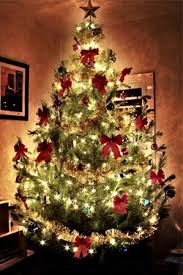 مجموعة صور لأجمل ـشجرة عيد الميلاد - صفحة 6 Images?q=tbn:ANd9GcRHjC4ts5bcYoB3YG2iX9UZXR-mHzZW1MfdpNmUfAv3_Pt2ZlmTyw