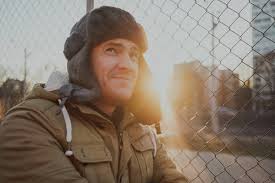 Картинки по запросу Молодой человек в шапке