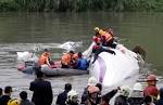 2 dead in Taiwan river plane crash