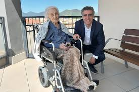 Resultado de imagem para mulher idosa