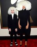 Grammys 2015: Sia Hides Face With Massive Platinum Wig on Red.