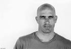 http://grasstain.files.wordpress.com/2010/03/kelly_slater-portrait-677.jpg
