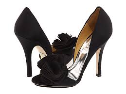 Whos wearing BLACK SHOES with there white dress? - Weddingbee