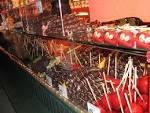 File:Chocolaty fruit treats at Salzburg's Christkindlmarkt.jpg ...