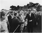 File:Kennedy greeting Peace Corps volunteers, 1961.jpg - Wikipedia ...