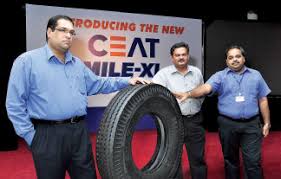 CEAT Kelani Managing Director and CEO N. C. Venugopal (centre) with the company\u0026#39;s Vice President Sales and Marketing Ravi Dadlani (left) and Vice President ... - z_pvii-CEAT