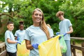 Image result for foto de fazendo caridade