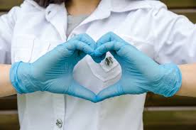 Image result for foto de fazendo caridade