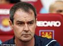 Steve Clarke in the frame to be Alex McLeish's new No 2 at Birmingham - article-0-04A484C0000005DC-114_468x339