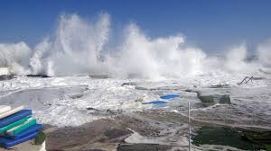 Hasil gambar untuk tsunami jepang