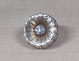 Image result for 弁護士バッジ