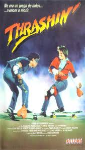 Corey es un adolescente al que le encanta patinar sobre su monopat�n, y se traslada desde su pueblo hasta Los Angeles para competir en esta modalidad.    En la ciudad, se encontrar� con una pandilla de punkies liderados por Tommy, con los que entrar� en una continua rivalidad por ver qui�n es el mejor.    Encima, Corey ha puesto los ojos en Chrissy, la guapa hermana de Tommy, la cual le corresponde.