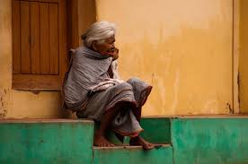 Resultado de imagem para mulher idosa