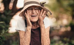 Resultado de imagem para mulher idosa