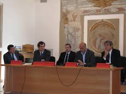 Da sinistra: Sergio Marino, Paolo Inglese, Ettore Foti, Sebastiano Missineo e Giuseppe Barbera, uno degli autori - Tavolo.relatori.presentazione.volume.paesaggi.a.terrazza-800