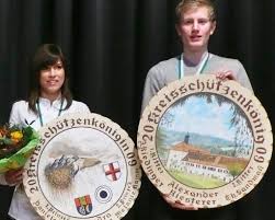 Sandra Dietsche und Alexander Riesterer vom Schützenverein Münstertal wurden Kreisschützenkönig/in 2009. Foto: Manfred Lange. MÜNSTERTAL (ml). - 13047405