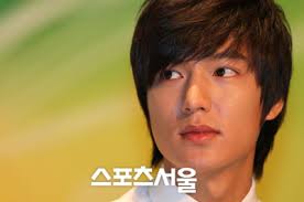 [Resim: images?q=tbn:ANd9GcRUNFoTSBjUd9IFlFeHu-Z...MGZhQdxO5w]