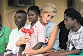 Image result for foto de fazendo caridade