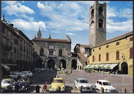 Postcard Bergamo-Old Square (Piazza Vecchia) from Italy - ID 1194 - bergamo-old-square-piazza-vecchia_1189_58528359e4816c1L