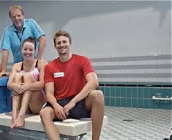 Ein Bild aus besseren Tagen: Horst Danzeglocke (hi. li.) mit den Wuppertaler Schwimmstars Sarah Poewe und Christian vom Lehn im ...