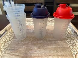 Kuvahaun tulos haulle Tupperware quick shake