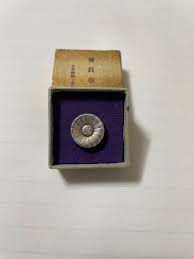 Image result for 弁護士バッジ