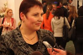Oare dacă ar fi propusă candidatura jurnalistei de la Radio Europa Liberă, Valentina Ursu, ar vota opoziţia? Bine, e doar o propunere şi rog să fie tratată ... - ursu-js1