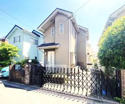 Image result for 武蔵村山市岸2丁目〈中古〉JR八高線「箱根ヶ崎」駅バス６分停歩４分　閑静な住宅地　前面道路が広いのでクルマの運転が苦手な方も車庫入れ楽々！　全居室収納充実！