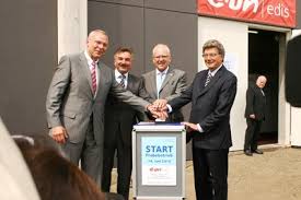 Bernd Dubberstein, Werner Lieckefett, Manfred Körtgen und Dr. Udo Haase starten die Energiezentralen des neuen Berliner Flughafens BBI.