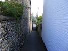 Pondicherry Alley, Sandwich. Picture taken from Upper Strand Street - via Daymix