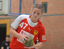 Kristina Domann beim Strafwurf (Foto: Michael Skrzypczak). Nur knapp unterlag das FHC-Juniorteam am Samstag beim MTV Altlandsberg.