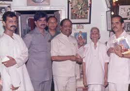 Shivsena Leaders Sudhir Joshi, Pramod Navalkar and Manohar Joshi with Anna Maharaj - 06m_joshi