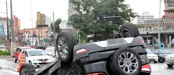 Ve&iacute;culo capota na regi&atilde;o central de S&atilde;o Paulo ... - Not&iacute;cias - R7.com