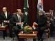 Indian, Pakistani PMs agree to reduce Kashmir tensions