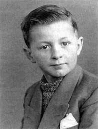 Frans Van Rompaey werd geboren te Schriek op 12 mei 1947 als oudste van zeven. Hij volgde lager onderwijs in de gemeenteschool van Schriek. - frans12