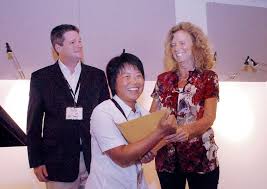 From left, Avalon Foundation Executive Director Al Bond, Chong, and Ellen Vatne ... - 500b1f8098a14.image