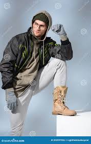 Картинки по запросу Молодой человек в шапке