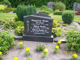 Alfred Grade, Friedhof Norden-neuer Friedhof \u0026middot; Margarete Grade, Friedhof Norden-neuer Friedhof \u0026middot; Grabstein von Alfred Grade (29.08.1909-15.06.1996), ... - na210