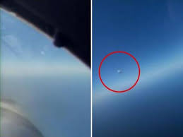 Image result for UFO Ryanair avvista un UFO nel volo Oslo - Bergamo ecco il video in anteprima!!