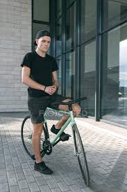 Картинки по запросу Молодой человек в шапке