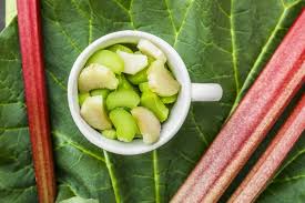 Attēlu rezultāti vaicājumam “Rheum rhabarbarum fruit”